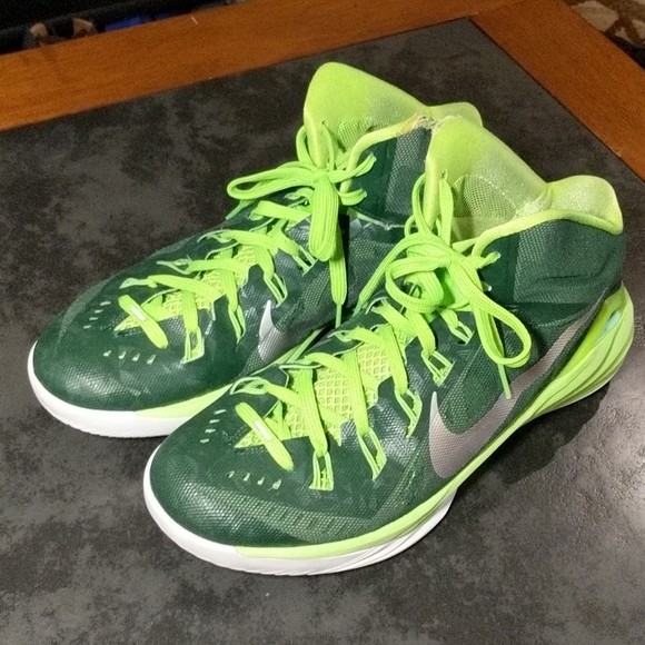 neon green nike basketball shoes